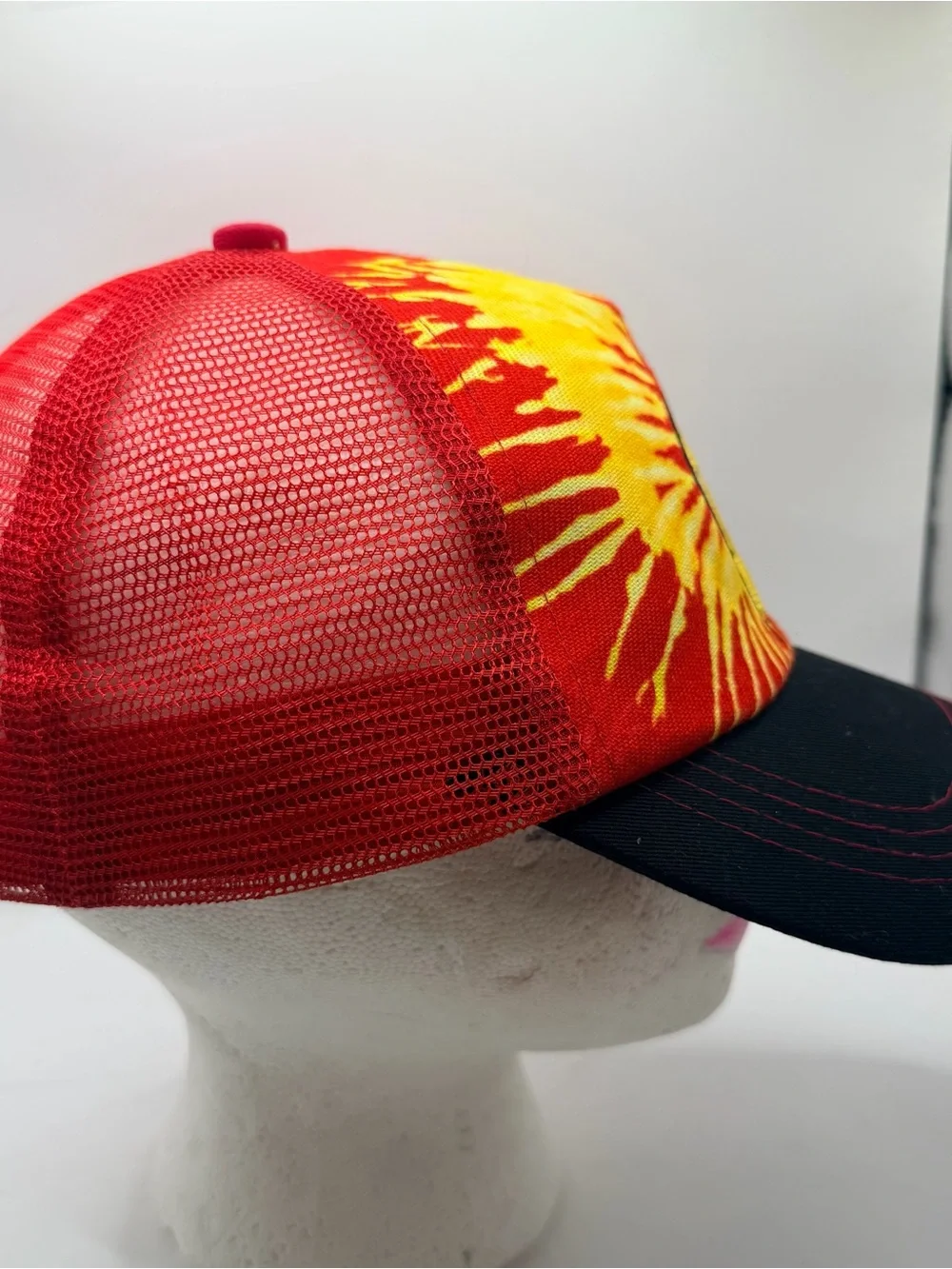 DC Comics Flash Logo Mesh Trucker Hat SnapBack Cap Six Flags Grand Prairie TX